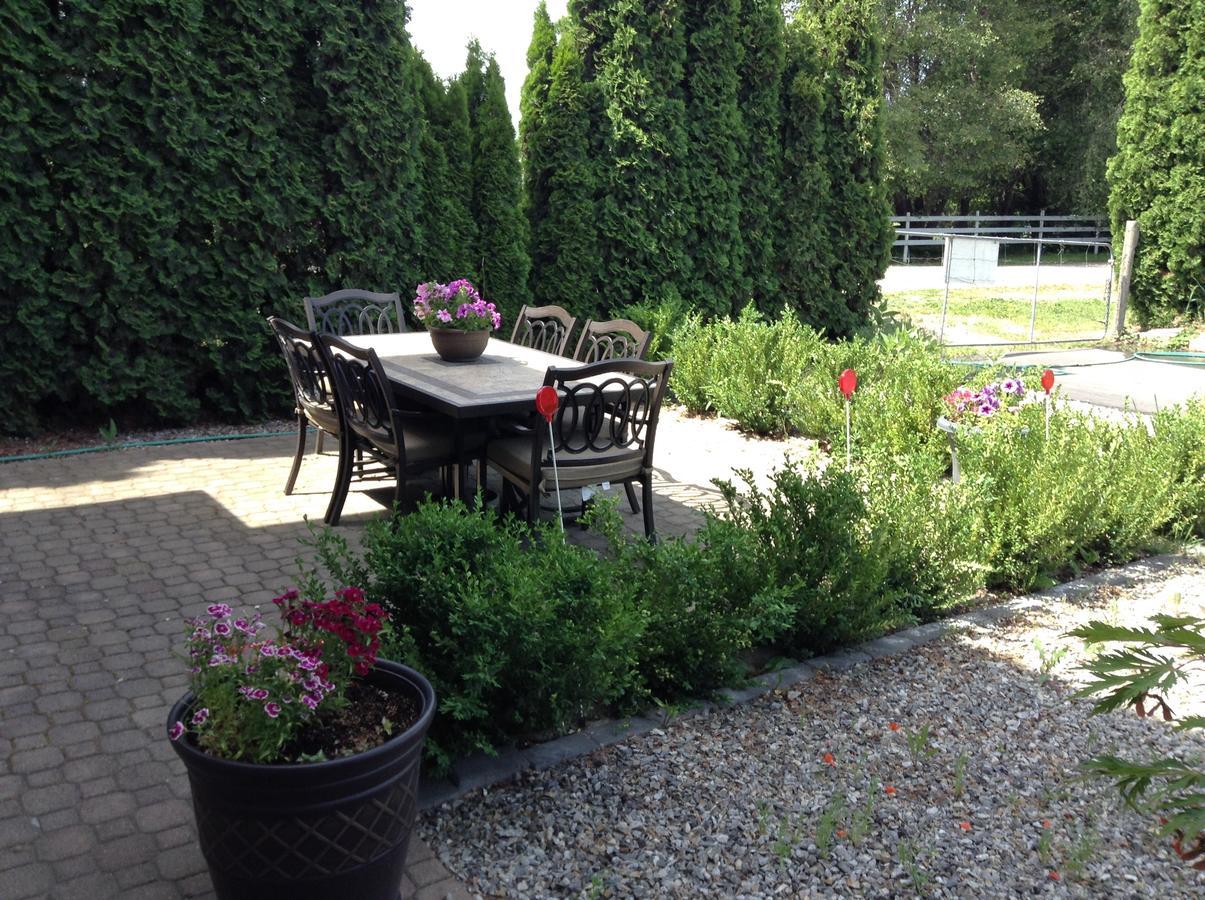 All Seasons Bed & Breakfast Kelowna Bagian luar foto