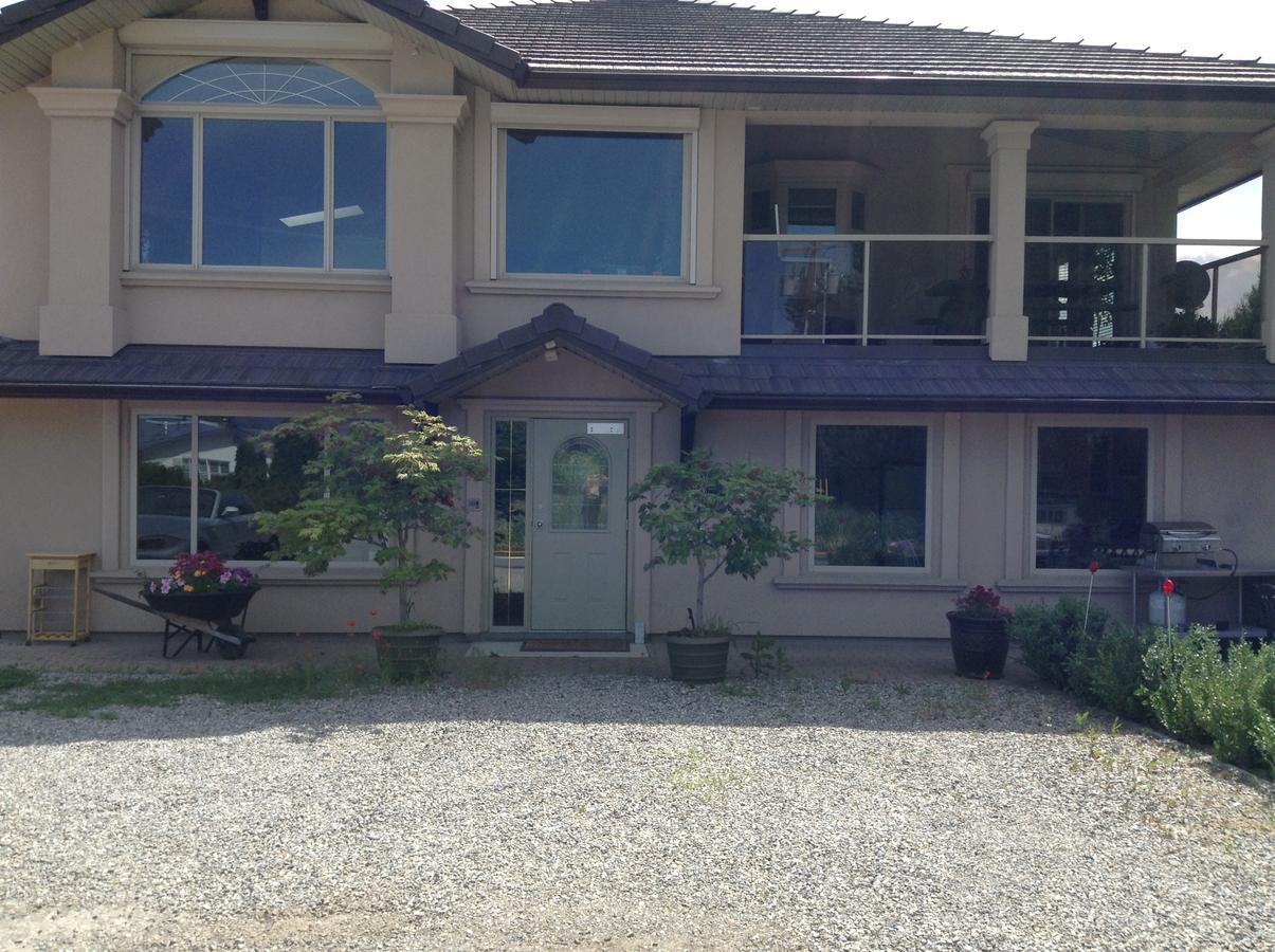 All Seasons Bed & Breakfast Kelowna Bagian luar foto