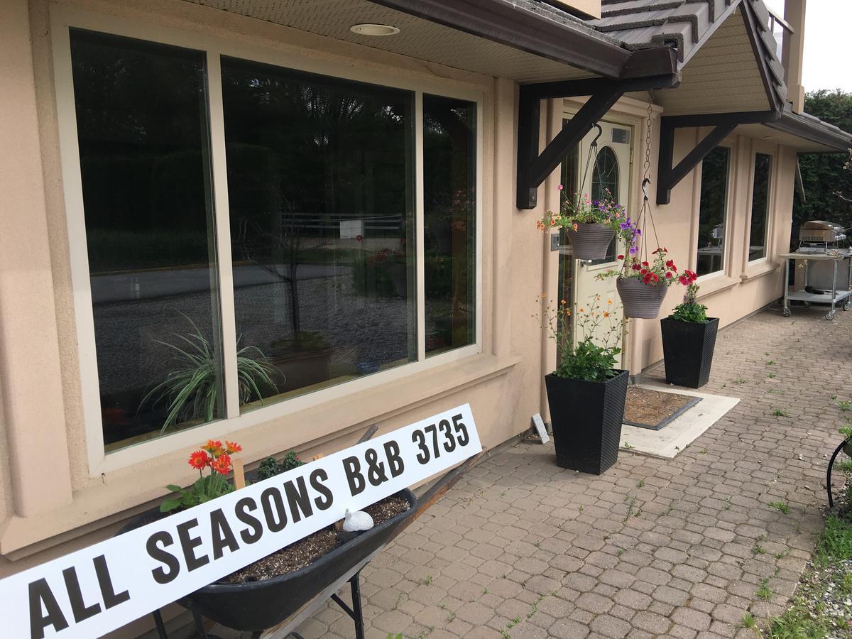 All Seasons Bed & Breakfast Kelowna Bagian luar foto